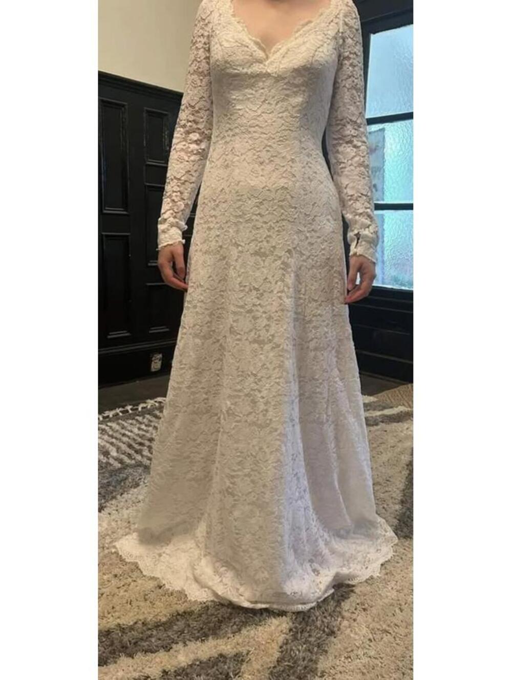 Size 4 David’s Bridal Wedding Dress